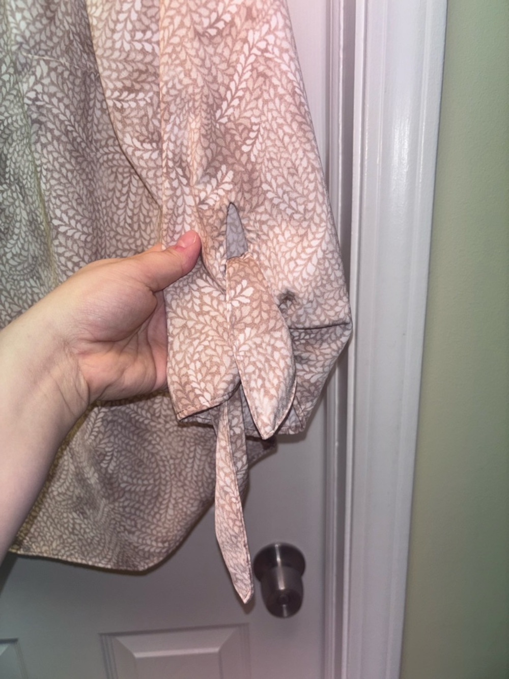 Michael Kors Beige Floral Print Tie Sleeve Blouse Size M - Picture 3 of 8